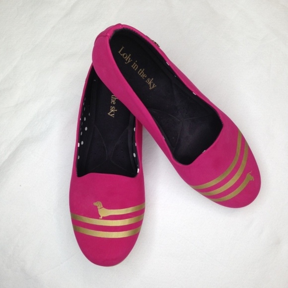 Loly In The Sky Shoes - Fuchsia Shoes Gold Dachshund Dog Across the Toes